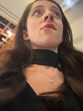 Snapshot of Yesmoree chatting on October 4, 2025, 12:50 pm Yesmoree online show from October 4, 2025, 12:50 pm