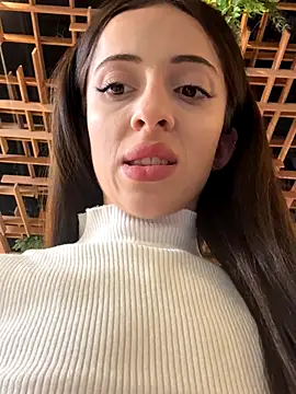 Snapshot of Yesmoree chatting on September 23, 2025, 12:34 pm Yesmoree online show from September 23, 2025, 12:34 pm