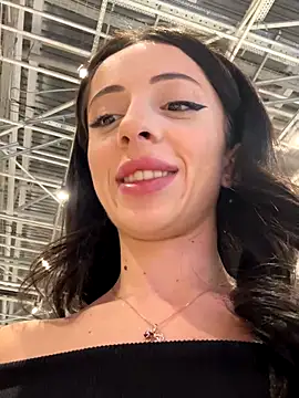 Snapshot of Yesmoree chatting on October 17, 2025, 10:29 am Yesmoree online show from October 17, 2025, 10:29 am