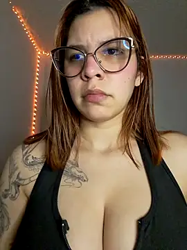 -Miaa  online show from October 4, 2025, 12:01 am