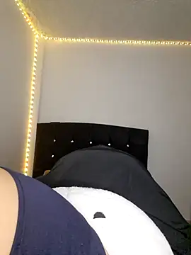 -Miaa  online show from October 15, 2025, 12:02 pm