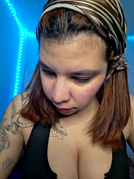 -Miaa  online show from September 18, 2025, 1:36 pm