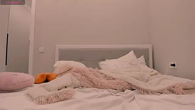 yuna loon online show from September 19, 2025, 4:00 pm