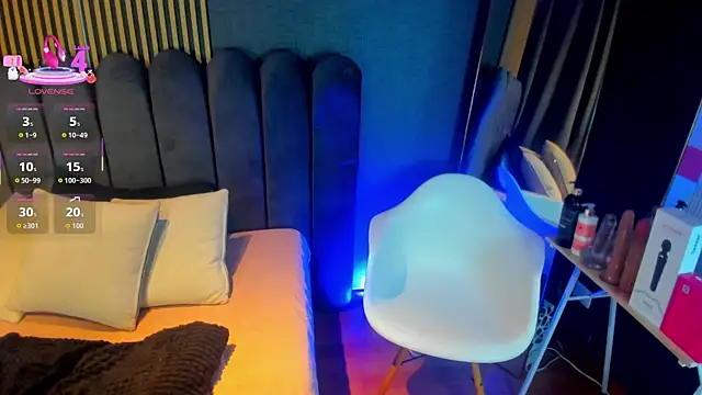 Gina 77 online show from September 23, 2025, 12:23 pm