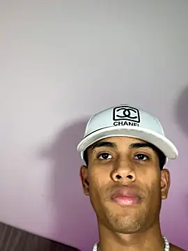 Snapshot of RyanScot4 chatting on October 10, 2025, 4:35 am RyanScot4 online show from October 10, 2025, 4:35 am