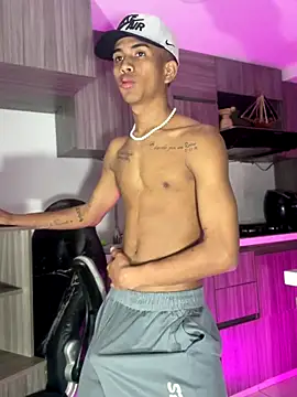 Snapshot of RyanScot4 chatting on October 3, 2025, 8:38 am RyanScot4 online show from October 3, 2025, 8:38 am