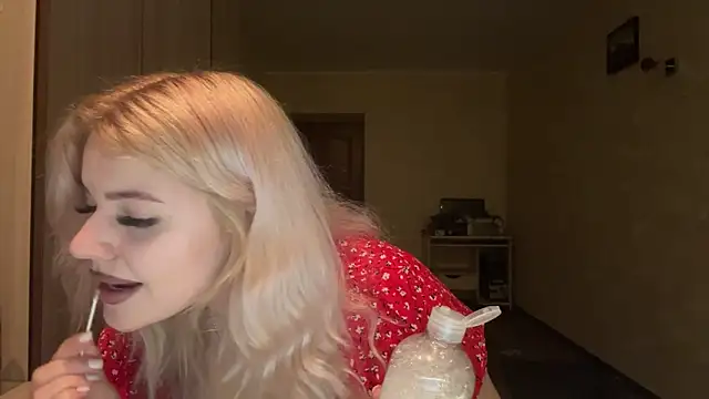 sunshinyflash online show from November 18, 2025, 6:11 pm