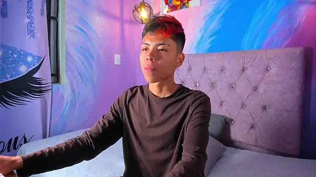 MaxiWildd online show from October 13, 2025, 1:02 pm