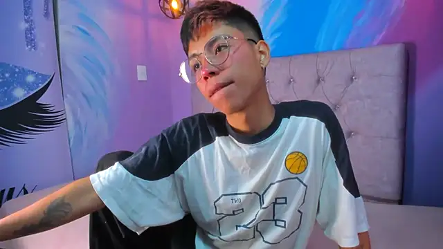 MaxiWildd online show from November 13, 2025, 1:04 pm