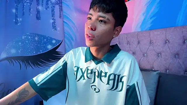 Snapshot of MaxiWildd chatting on February 4, 2026, 12:33 pm MaxiWildd online show from February 4, 2026, 12:33 pm