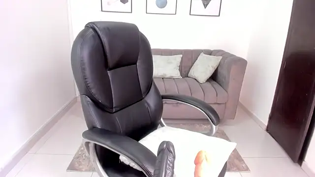 Snapshot of violettasweet__ chatting on September 27, 2025, 2:01 pm violettasweet   online show from September 27, 2025, 2:01 pm