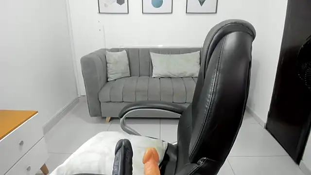 Snapshot of violettasweet__ chatting on October 27, 2025, 11:00 am violettasweet   online show from October 27, 2025, 11:00 am