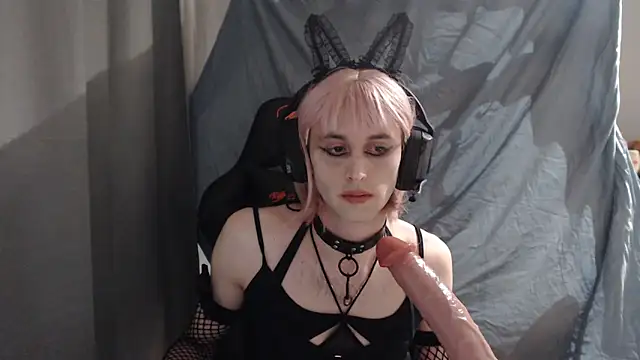 HungryCatUwU online show from September 27, 2025, 1:01 am