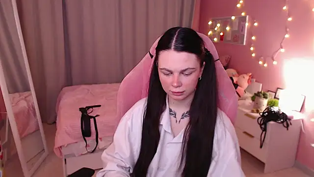 Michela Fruet online show from December 5, 2025, 1:05 am