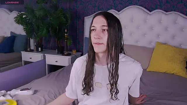 SilverMuse online show from April 14, 2026, 10:37 pm