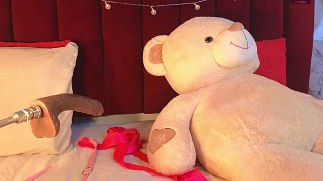 Snapshot of PrincePoppy chatting on October 18, 2025, 8:33 pm PrincePoppy online show from October 18, 2025, 8:33 pm