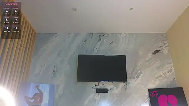 Snapshot of miss_bubbles_ chatting on October 9, 2025, 12:44 am miss bubbles online show from October 9, 2025, 12:44 am