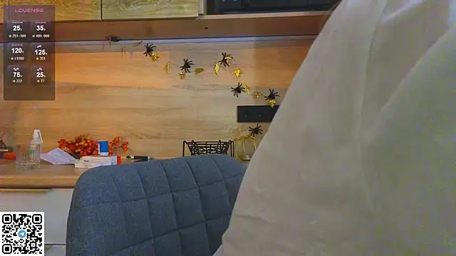 Snapshot of miss_bubbles_ chatting on October 27, 2025, 12:33 am miss bubbles online show from October 27, 2025, 12:33 am