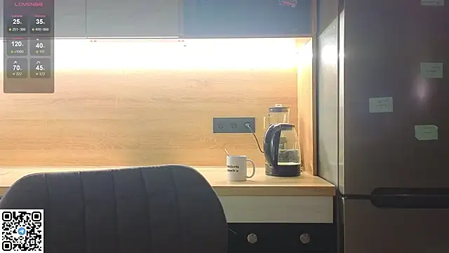 Snapshot of miss_bubbles_ chatting on October 21, 2025, 12:21 am miss bubbles online show from October 21, 2025, 12:21 am