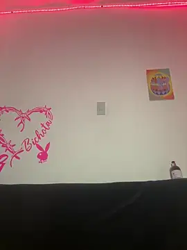 Snapshot of Valen_G111 chatting on October 30, 2025, 1:42 pm Valen G111 online show from October 30, 2025, 1:42 pm