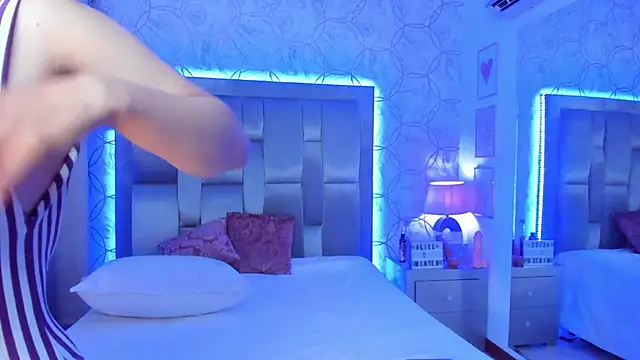 AlliceWinter online show from November 6, 2025, 11:58 am