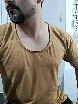 Snapshot of Bradd_32 chatting on September 27, 2025, 1:12 am Bradd 32 online show from September 27, 2025, 1:12 am