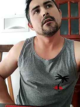 Snapshot of Bradd_32 chatting on October 25, 2025, 5:02 pm Bradd 32 online show from October 25, 2025, 5:02 pm