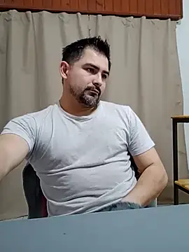 Snapshot of Bradd_32 chatting on August 3, 2026, 11:27 am Bradd 32 online show from August 3, 2026, 11:27 am