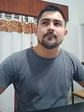 Snapshot of Bradd_32 chatting on June 9, 2026, 11:33 am Bradd 32 online show from June 9, 2026, 11:33 am