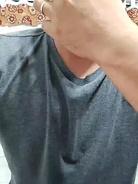 Snapshot of Bradd_32 chatting on October 27, 2025, 4:35 am Bradd 32 online show from October 27, 2025, 4:35 am