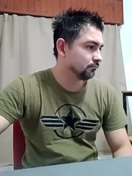 Snapshot of Bradd_32 chatting on July 15, 2026, 11:28 am Bradd 32 online show from July 15, 2026, 11:28 am