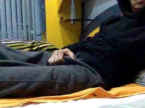 adiluci1 online show from December 14, 2025, 3:46 am