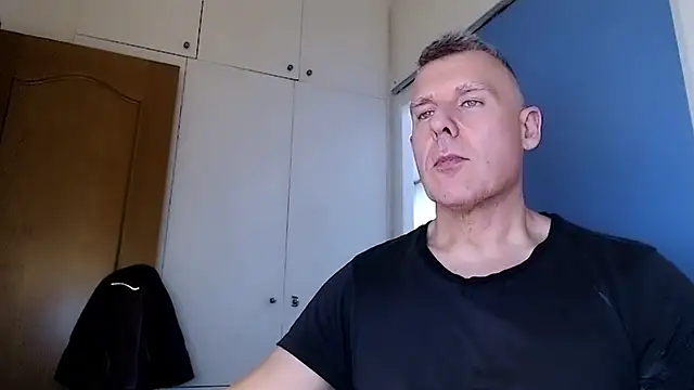 Snapshot of tomfoxcam chatting on October 2, 2025, 5:49 pm tomfoxcam online show from October 2, 2025, 5:49 pm