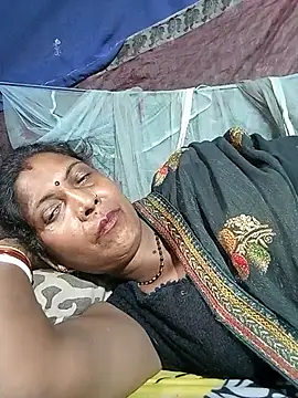 Snapshot of Savita992 chatting on July 17, 2026, 8:11 am Savita992 online show from July 17, 2026, 8:11 am