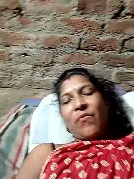 Snapshot of Savita992 chatting on September 17, 2025, 6:21 pm Savita992 online show from September 17, 2025, 6:21 pm