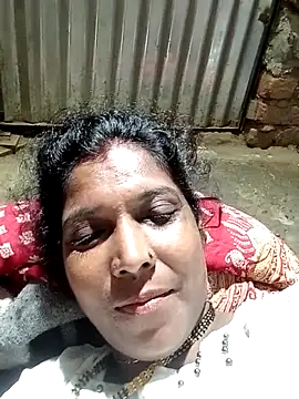 Snapshot of Savita992 chatting on October 10, 2025, 10:32 pm Savita992 online show from October 10, 2025, 10:32 pm