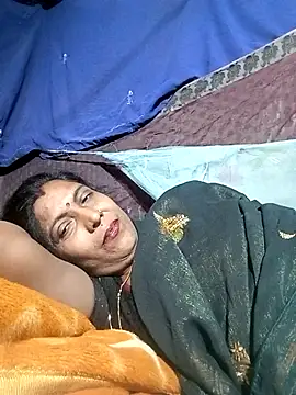 Snapshot of Savita992 chatting on March 1, 2026, 8:25 am Savita992 online show from March 1, 2026, 8:25 am