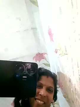 Snapshot of Savita992 chatting on October 7, 2025, 12:44 am Savita992 online show from October 7, 2025, 12:44 am