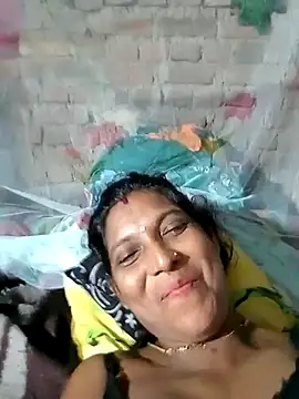 Snapshot of Savita992 chatting on October 4, 2025, 11:50 pm Savita992 online show from October 4, 2025, 11:50 pm