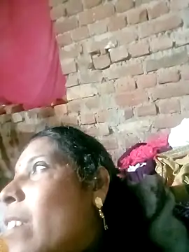 Snapshot of Savita992 chatting on October 12, 2025, 5:36 pm Savita992 online show from October 12, 2025, 5:36 pm