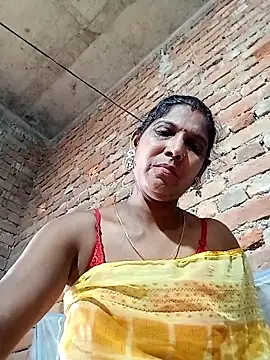 Snapshot of Savita992 chatting on October 13, 2025, 5:42 am Savita992 online show from October 13, 2025, 5:42 am