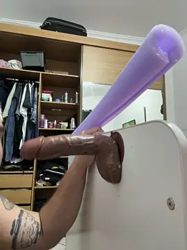 Brsecretbear online show from February 4, 2026, 7:20 pm