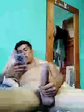 Snapshot of frankitocam4 chatting on February 8, 2026, 10:29 pm frankitocam4 online show from February 8, 2026, 10:29 pm