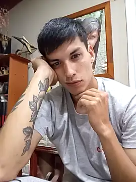 Snapshot of frankitocam4 chatting on December 5, 2025, 2:15 pm frankitocam4 online show from December 5, 2025, 2:15 pm