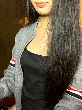 Nhinhi18 online show from November 13, 2025, 4:11 pm