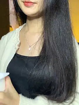 Nhinhi18 online show from December 4, 2025, 3:00 pm