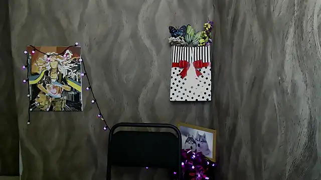 Snapshot of Linda_S_ chatting on November 4, 2025, 9:57 am Linda S online show from November 4, 2025, 9:57 am