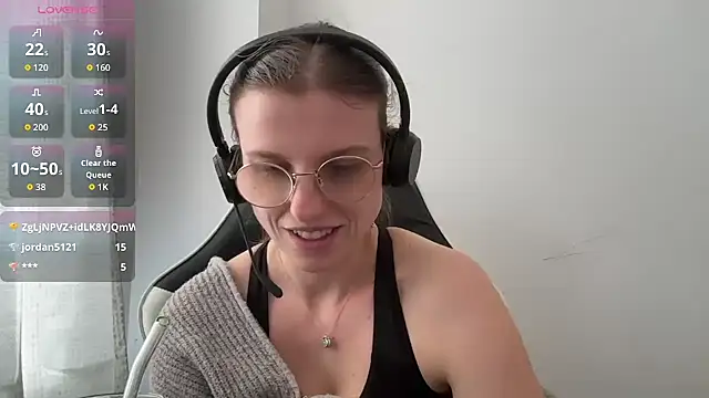 BustyKellyXXX online show from April 3, 2026, 10:43 am