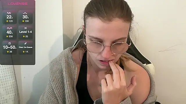 BustyKellyXXX online show from November 5, 2025, 1:25 pm