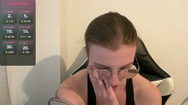 BustyKellyXXX online show from December 17, 2025, 3:39 pm